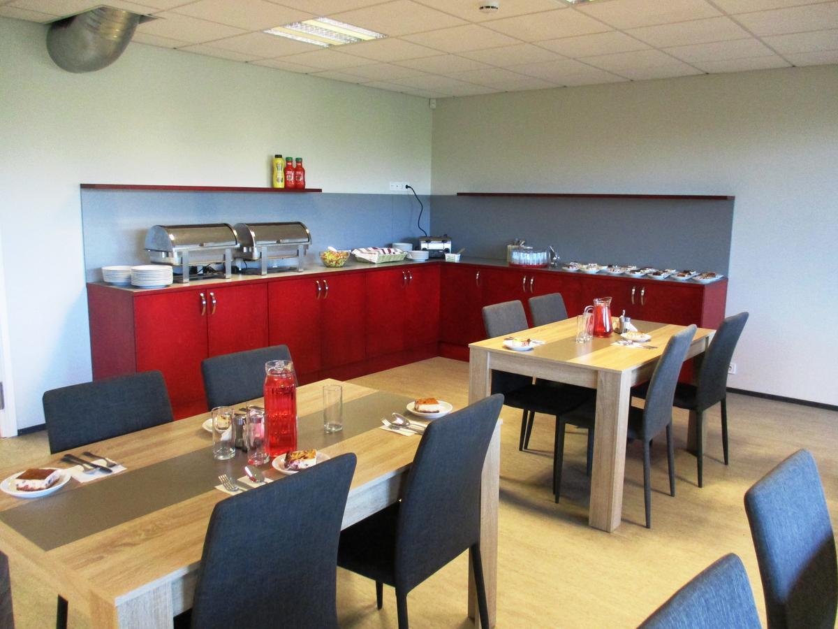 Maenniku Jk Hostel Талин Екстериор снимка
